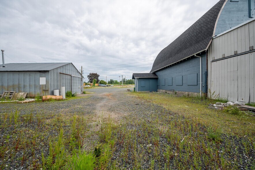 More Photos Of 120 W Smith Rd, Bellingham Service For Sale