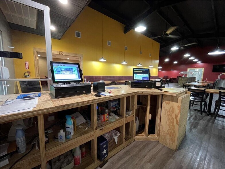 More Photos Of 1002 Victoria, Refugio Restaurant For Sale