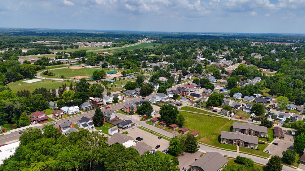 More Photos Of 131 Lewis Ave, Circleville Office For Sale