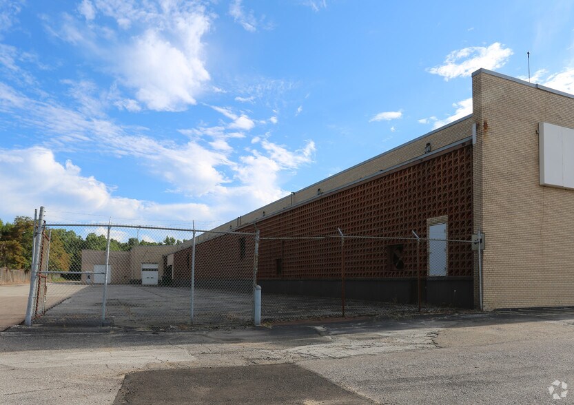 More Photos Of 3175 Gilchrist Rd, Mogadore Warehouse For Lease