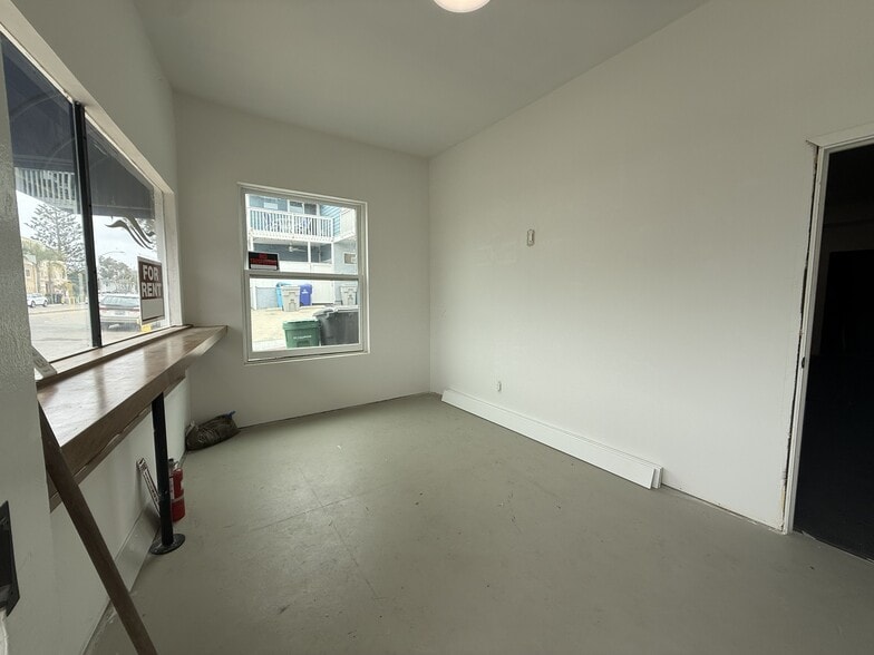 More Photos Of 2886-2888 Mission Blvd, San Diego Storefront Retail Residential For Lease