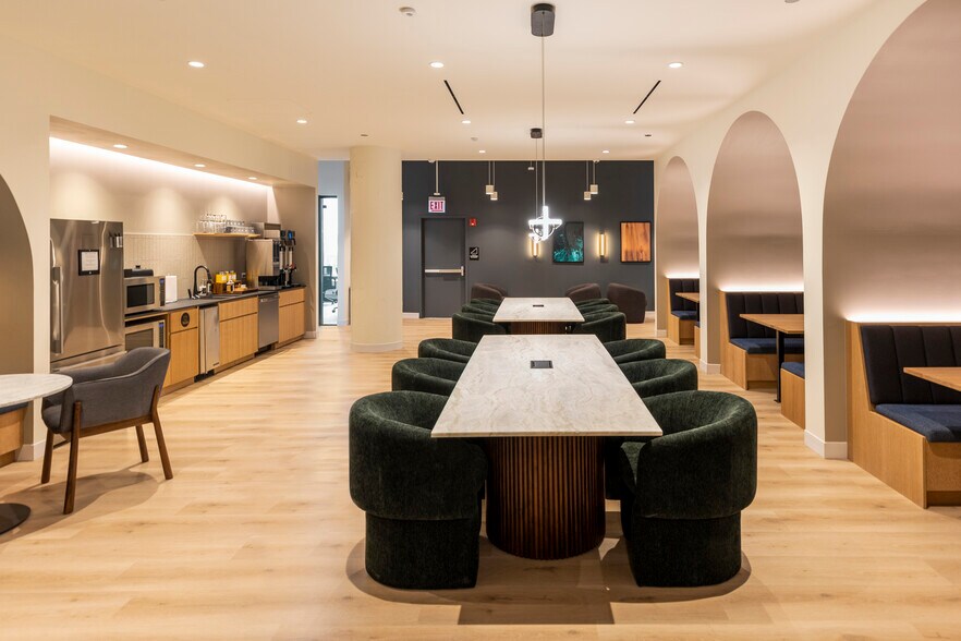 More Photos Of 24 E Washington St, Chicago Coworking Space