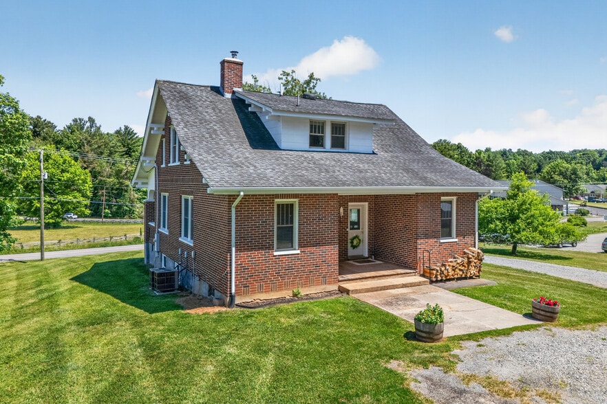 More Photos Of 132 Christiansburg Pike NE, Floyd Flex For Sale
