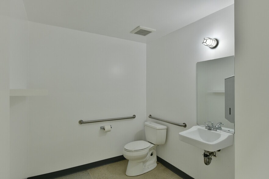 More Photos Of 115 Sheldon St, El Segundo Warehouse For Lease