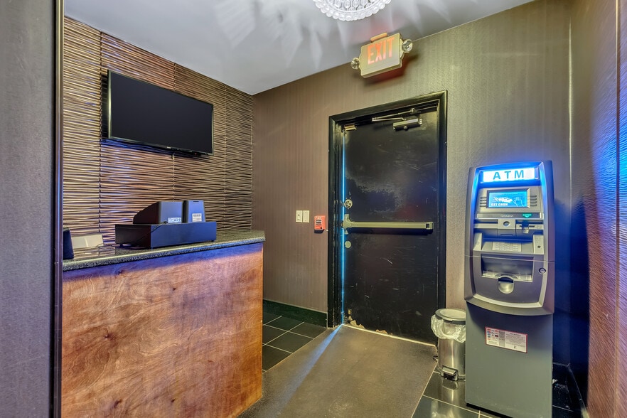 More Photos Of 1137 Bordentown Rd, Burlington Bar For Sale