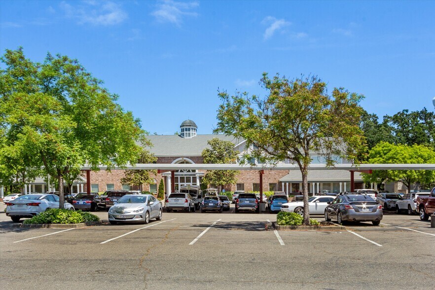 More Photos Of 8911 Lakewood Dr, Windsor Medical For Lease