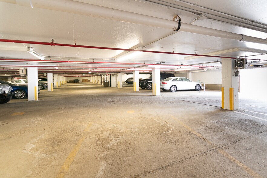 More Photos Of 2860 S River Rd, Des Plaines Office For Lease