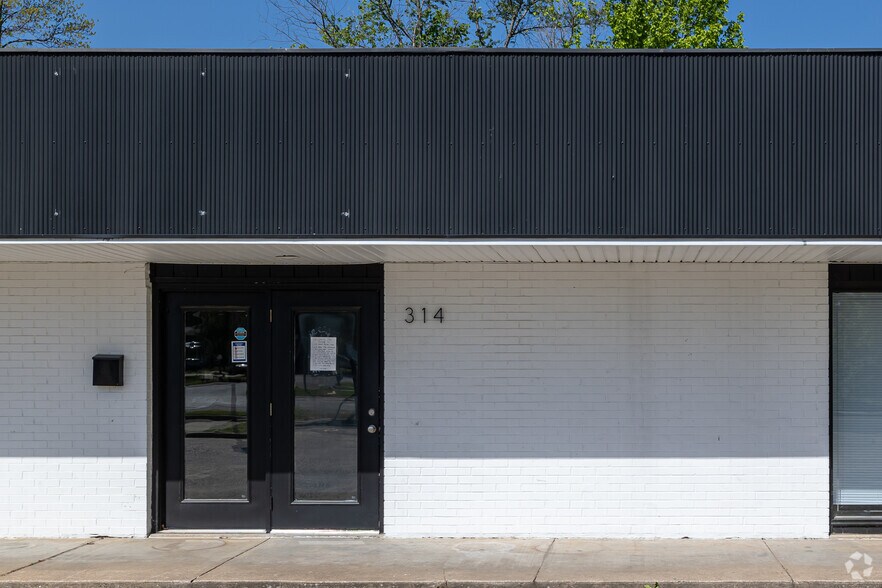 More Photos Of 310 N 13th St, Rogers Storefront Retail Office For Sale