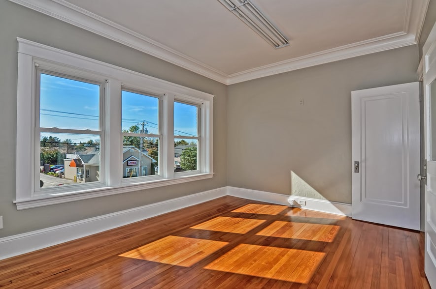 More Photos Of 1078 Main St, Leicester Coworking Space