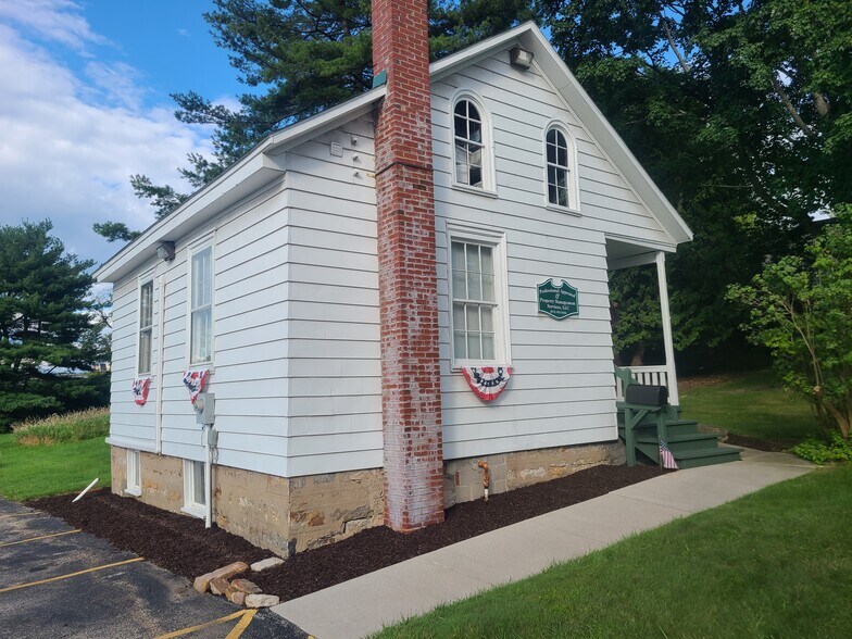 More Photos Of 555 E Main St, Somerset Flex For Sale