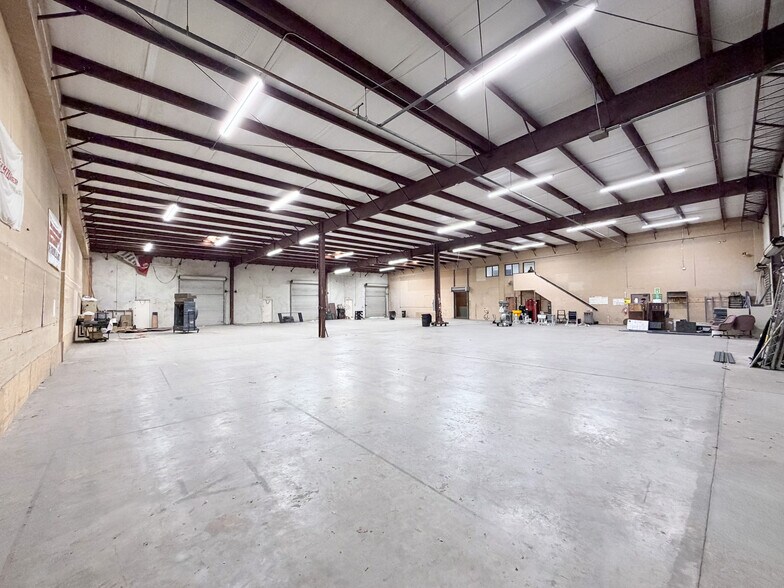 More Photos Of 5903-5929 Distribution, San Antonio Warehouse For Lease