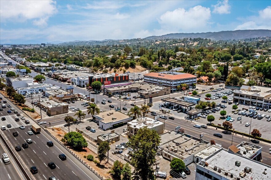 More Photos Of 19709 Ventura Blvd, Woodland Hills Office For Sale