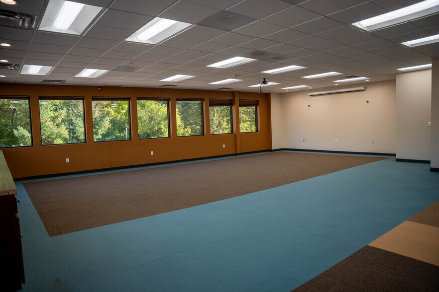 More Photos Of 463 New Karner Rd, Albany Office For Lease