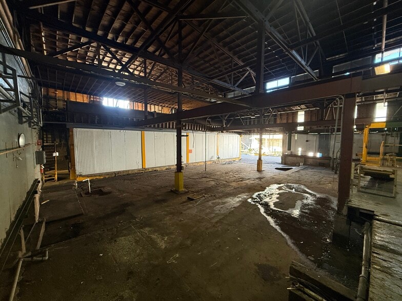 More Photos Of 650 Avenue R SW, Winter Haven Distribution For Sale