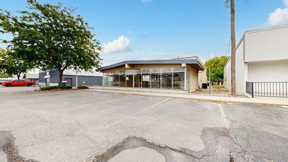 Primary Photo Of , Loveland General Retail For Sale