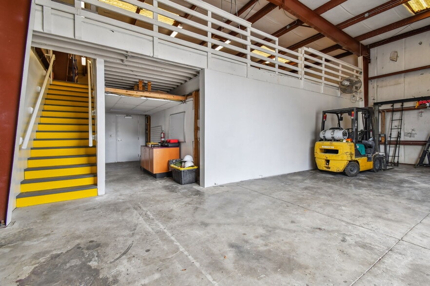 More Photos Of 1453 S Martin Luther King Jr Ave, Clearwater Warehouse For Sale