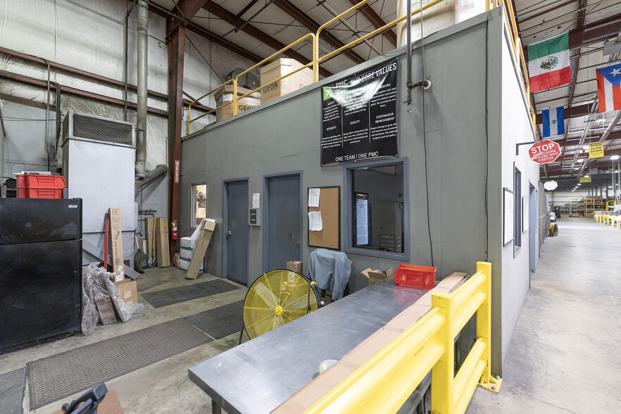More Photos Of 1000 Sako Ct, Elkhart Warehouse For Lease