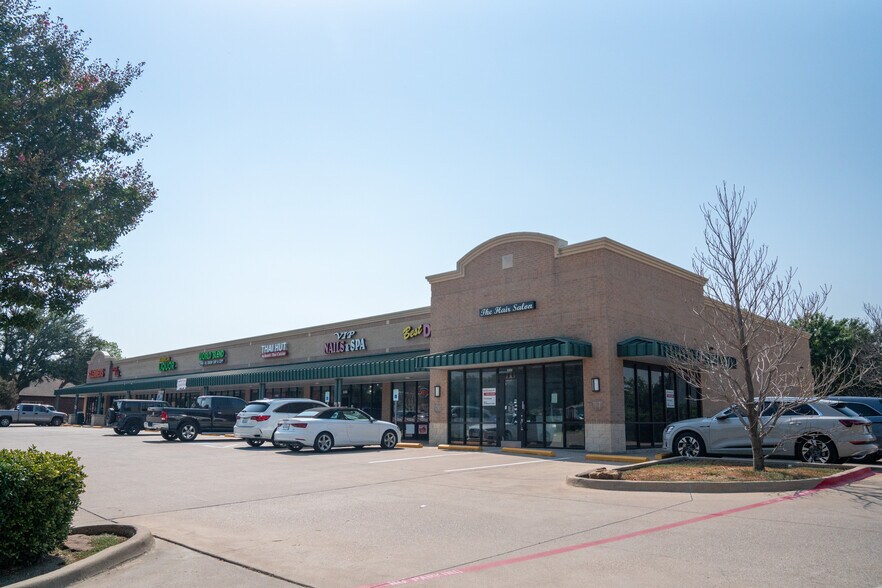 More Photos Of 5400-5420 Basswood Blvd, Fort Worth Unknown For Lease