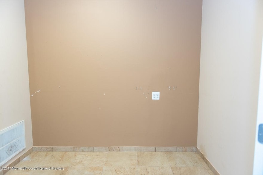 More Photos Of 441 Millstone Rd, Clarksburg Freestanding For Lease