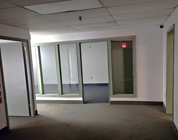 More Photos Of 101 Industrial Park Rd, Vernon Manufacturing For Lease