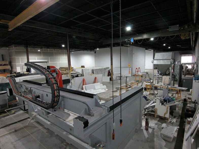 More Photos Of 2120 Vanco Dr, Irving Distribution For Lease