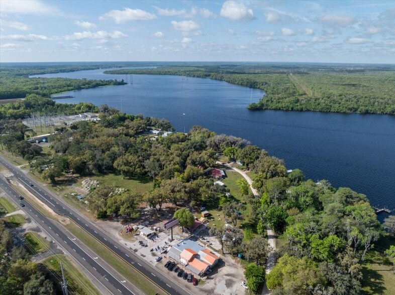 More Photos Of 337 S US Highway 17, East Palatka General Retail For Sale