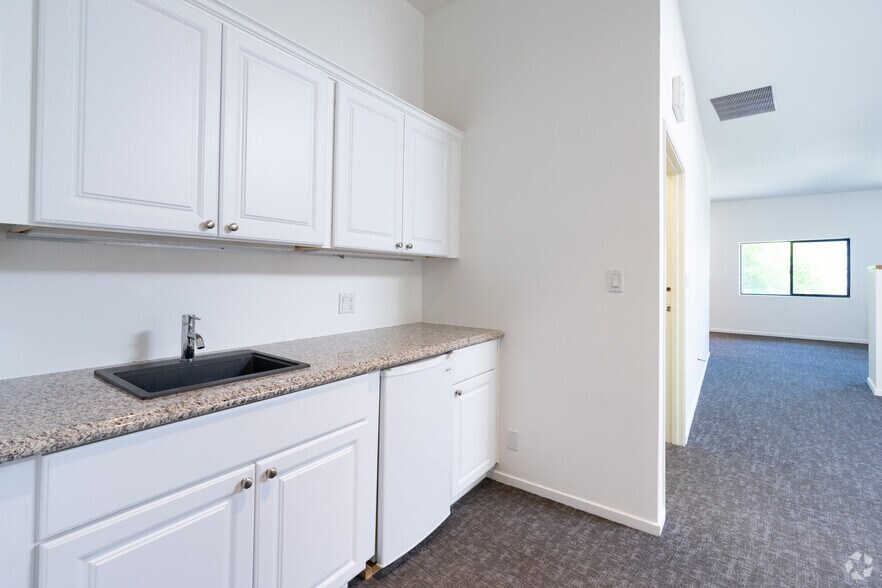 More Photos Of 13360 Beach Ave, Marina Del Rey Light Distribution For Lease