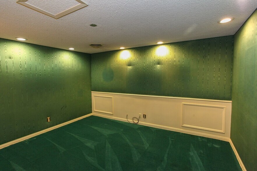 More Photos Of 1201 E 11th Pl, Big Spring Specialty For Sale
