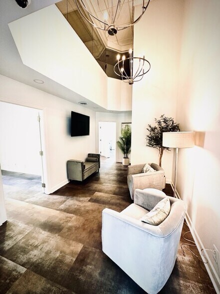 More Photos Of 1111 Battlewood St, Franklin General Retail For Lease