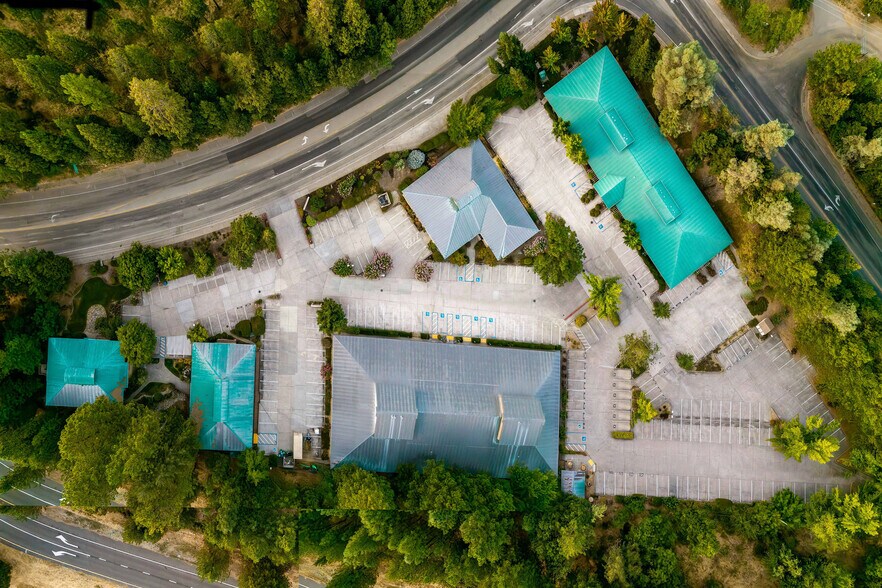 More Photos Of 944 McCourtney Rd, Grass Valley Unknown For Lease