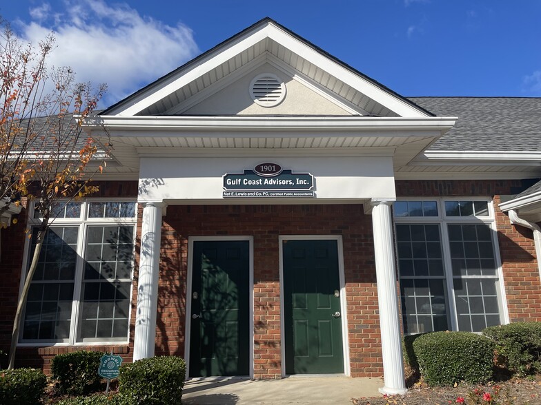 Primary Photo Of 1901-1902 Macy Dr, Roswell Medical For Lease