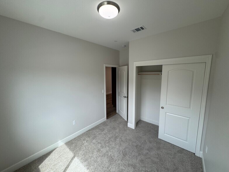 More Photos Of 116 Bundeson Dr, Hollister Apartments For Sale