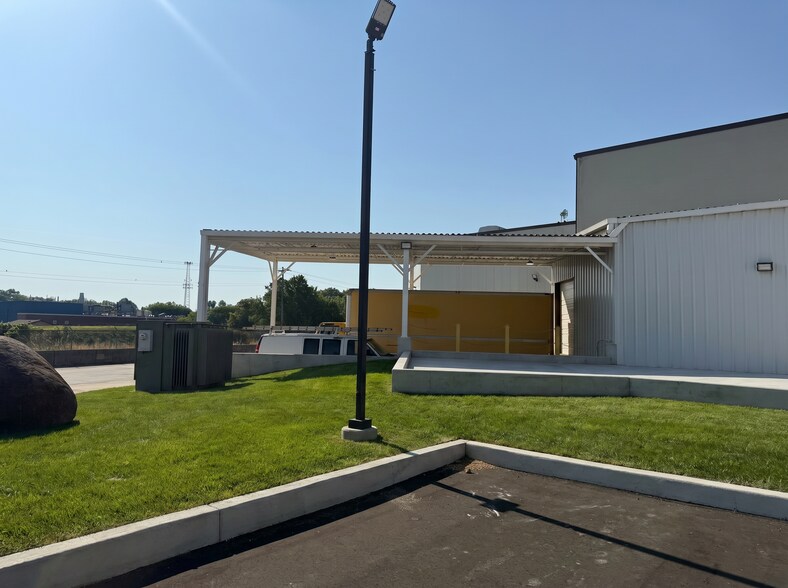 More Photos Of 3400 Westinghouse Blvd, Charlotte Manufacturing For Lease