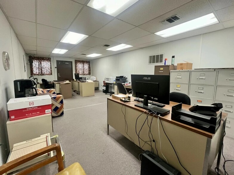 More Photos Of 931 SW 5th St, Oklahoma City Warehouse For Lease