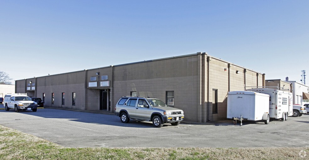 More Photos Of 5032 Southern Blvd, Virginia Beach Flex For Lease
