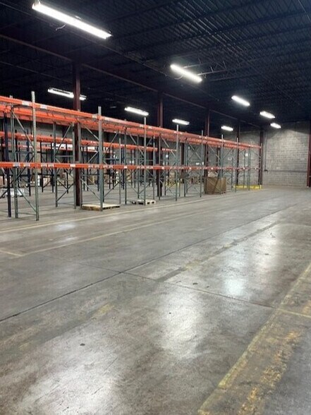 More Photos Of 2301 W Pike St, Houston Manufacturing For Lease