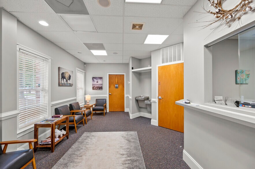 More Photos Of 6614 Shallowford Rd, Lewisville Medical For Lease
