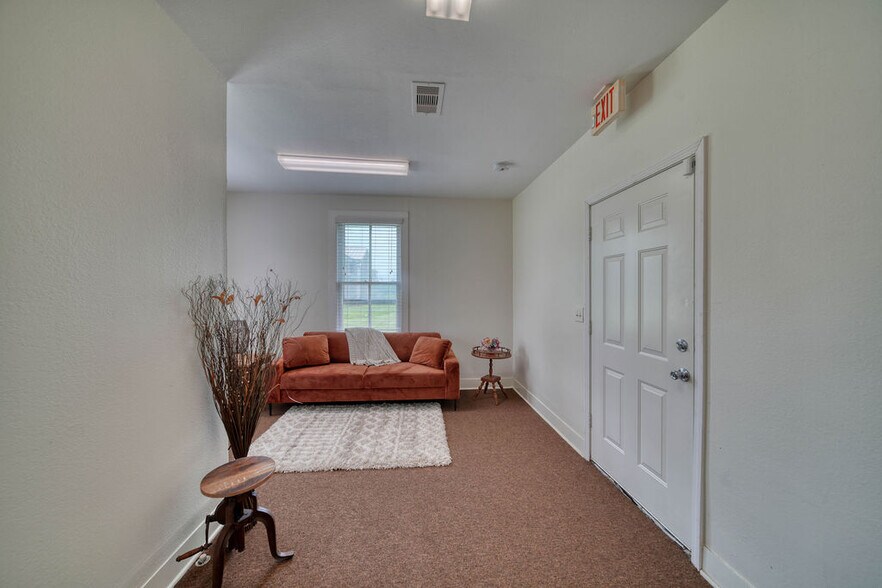 More Photos Of 2813 45th St, Dickinson Storefront Retail Residential For Sale