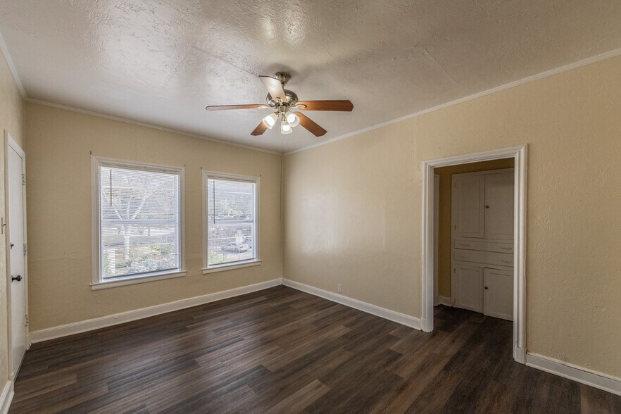 More Photos Of 403 W Hollywood Ave, San Antonio Apartments For Sale