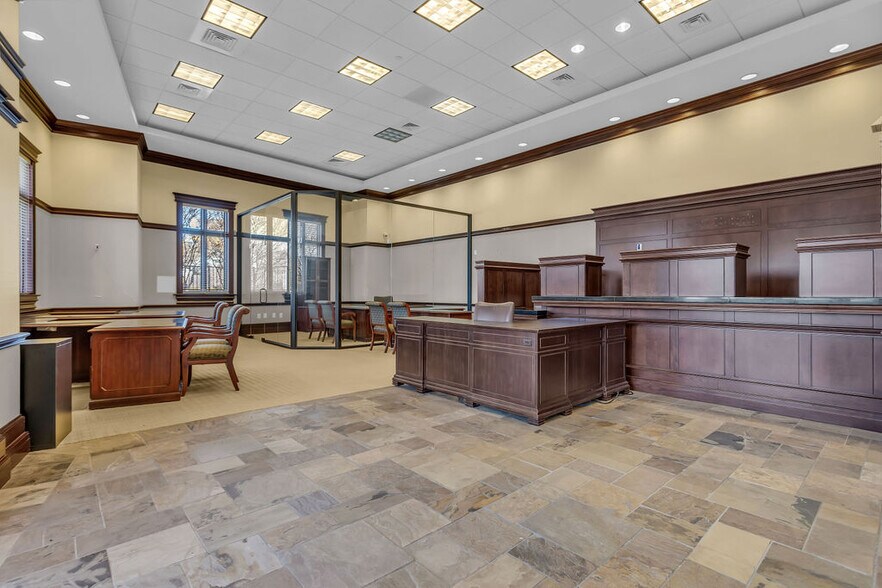 More Photos Of 5800 W Northwest Hwy, Dallas Office For Sale
