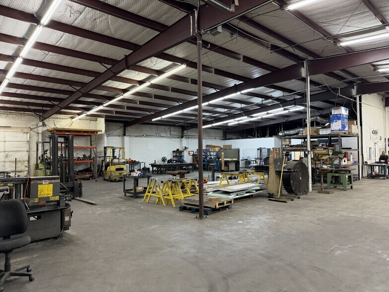More Photos Of 3333 E Loop 820 S, Fort Worth Warehouse For Lease