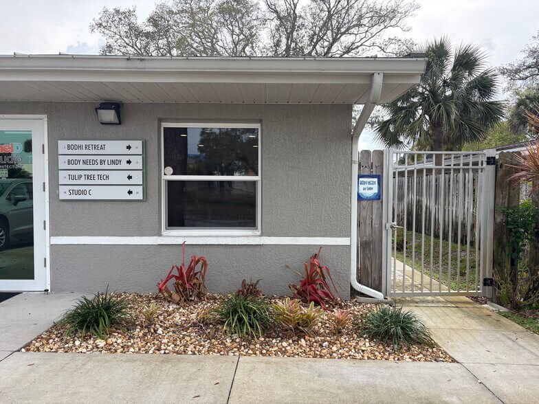 More Photos Of 1542 Guava Ave, Melbourne General Retail For Lease