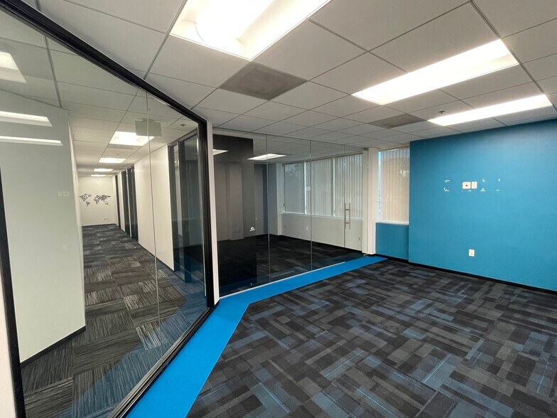 More Photos Of 26010 Mureau Rd, Calabasas Office For Sale