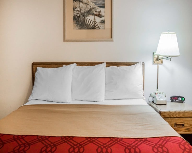 More Photos Of 921 N Lincoln Rd, Escanaba Hotel For Sale