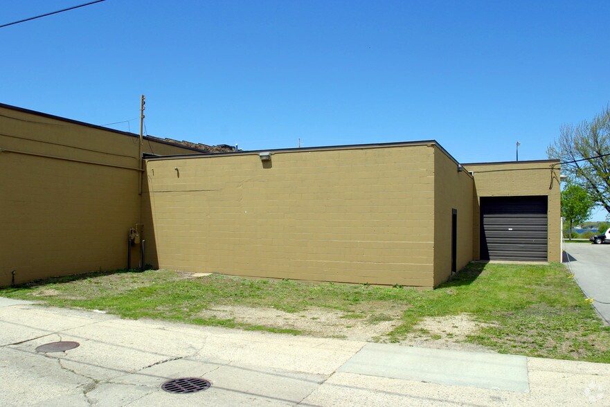 More Photos Of 609-625 W Western Ave, Muskegon Storefront For Sale