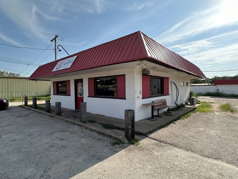 More Photos Of 110 W Carl Hubbell Blvd, Meeker Storefront Retail Office For Sale