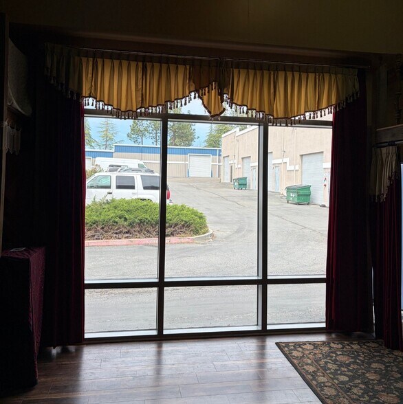 More Photos Of 12150 Charles Dr, Grass Valley Warehouse For Sale