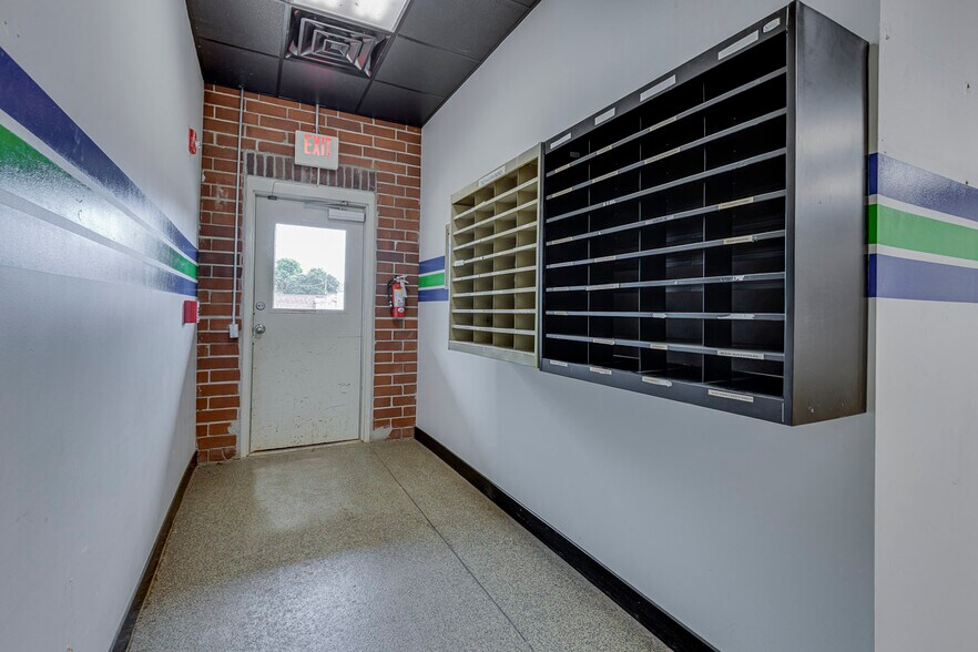 More Photos Of 211 N Pleasantburg Dr, Greenville Light Manufacturing For Sale