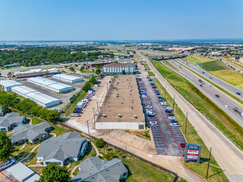 More Photos Of 3501-3539 NW Loop 820, Fort Worth Showroom For Lease