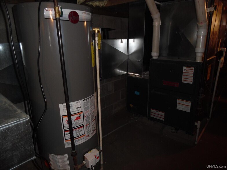 More Photos Of 31 Trimountain Ave, South Range Bar For Sale